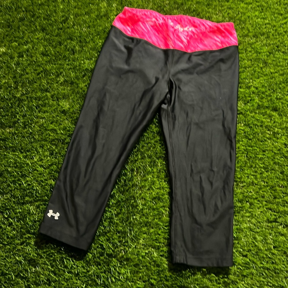 Women’s Under Armour Capri Leggings - Breast Cancer Support